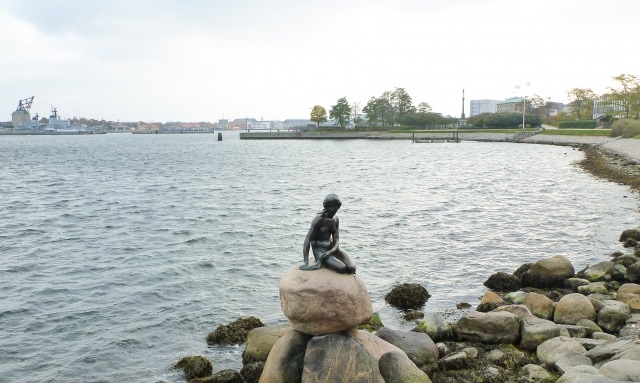 巨艦は小舟のように小回りが利かない ヨーロッパの小国の感染対策を羨んでもしょうがない カイト カフェ