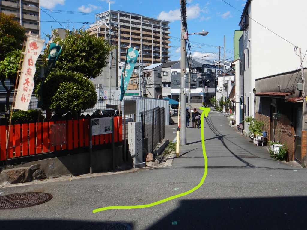 三郷橋から先は三郷井路跡沿いを走る