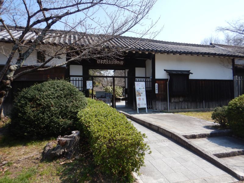 布施の長屋門