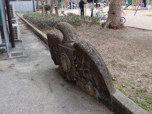 今里西之口公園謎の像