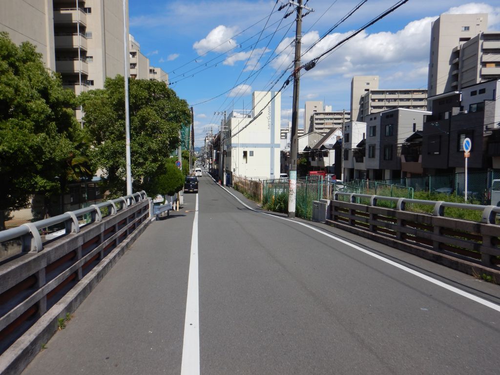 三郷井路跡沿いの道