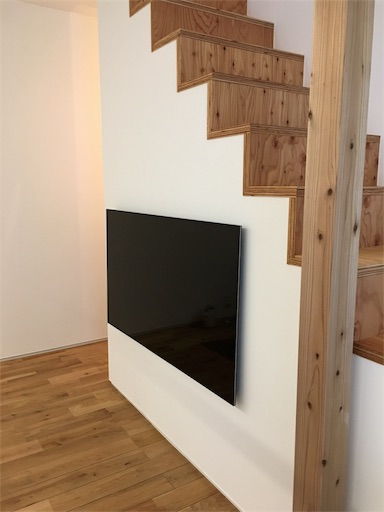 Web内覧会 テレビを壁掛けにしたら5センチにも満たなかった Kitispace 固定概念にとらわれないシンプルで楽しい居心地の良い暮らし