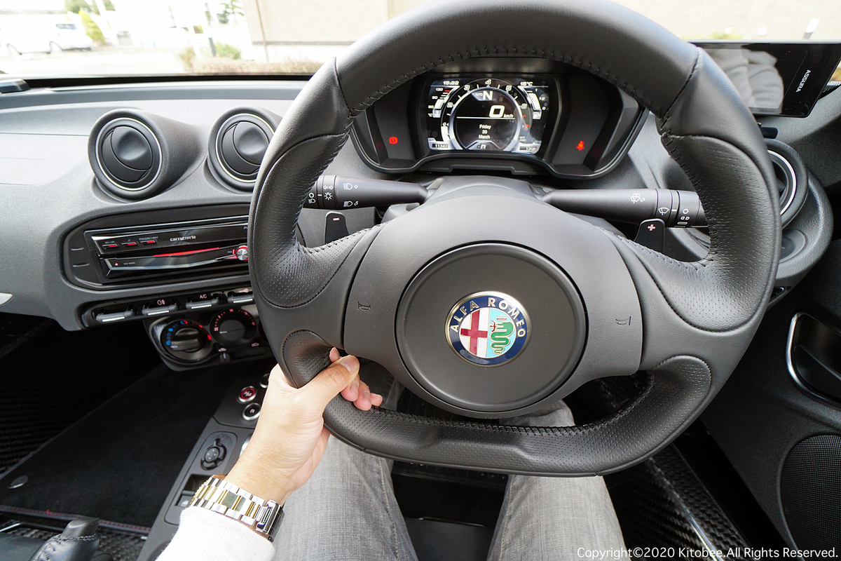 Alfa Romeo】 4C ハンドルの握りについて - 40代の日々徒然