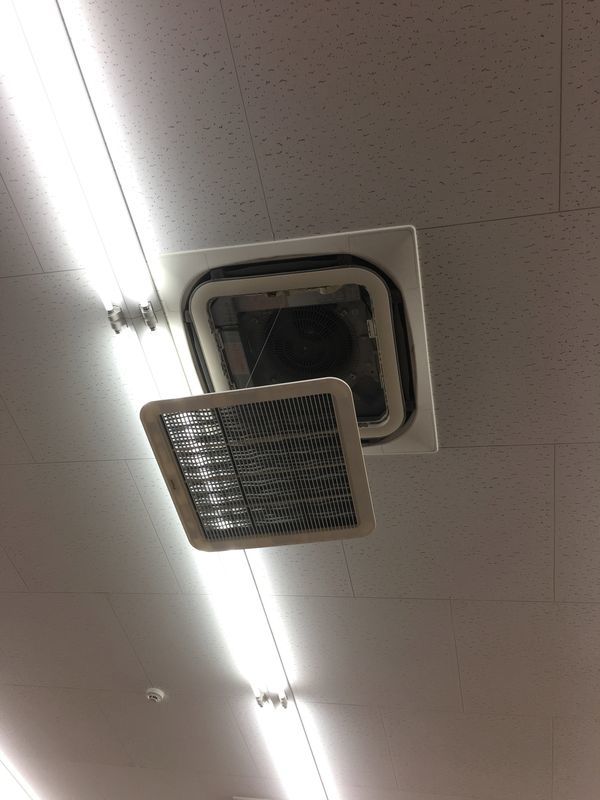 業務用エアコンのフィルター掃除してきた Kittonの世界