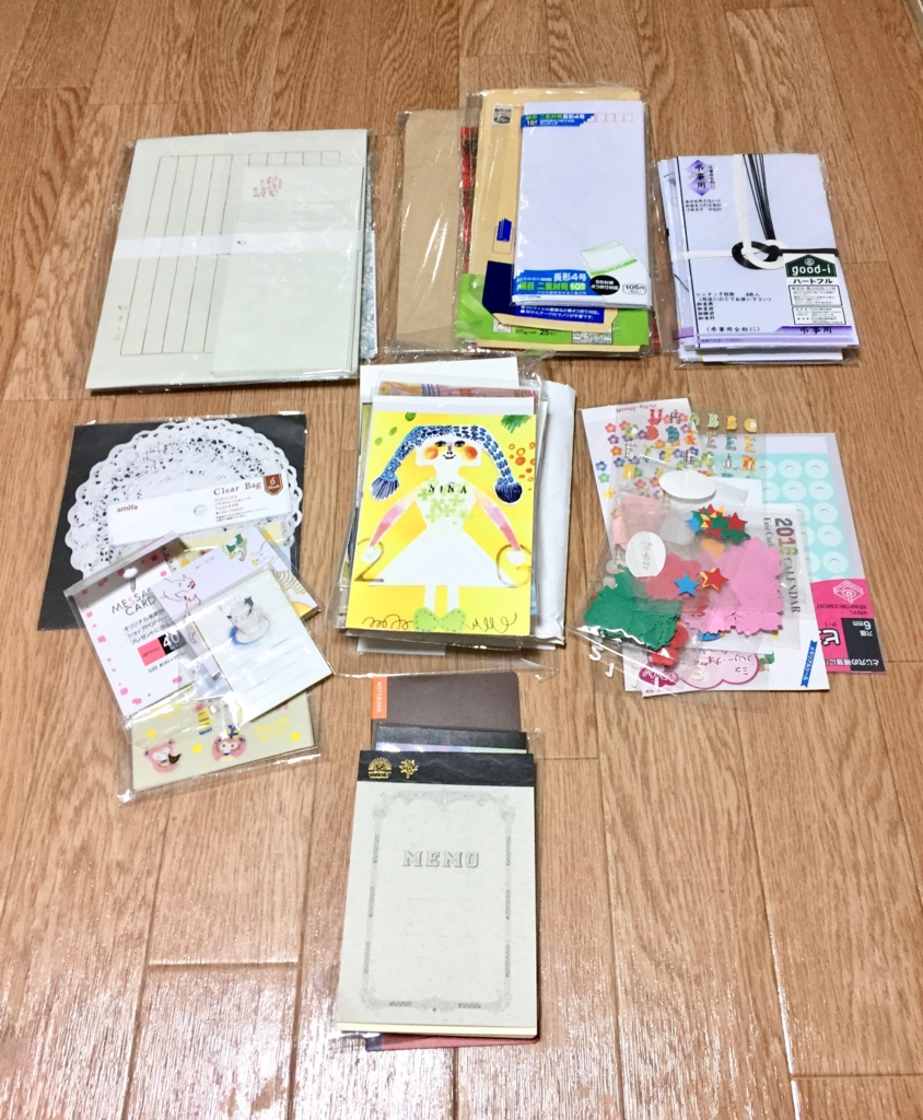 無印良品 メイクボックスを使ってポストカードと年賀状を整理 絵本のある暮らし