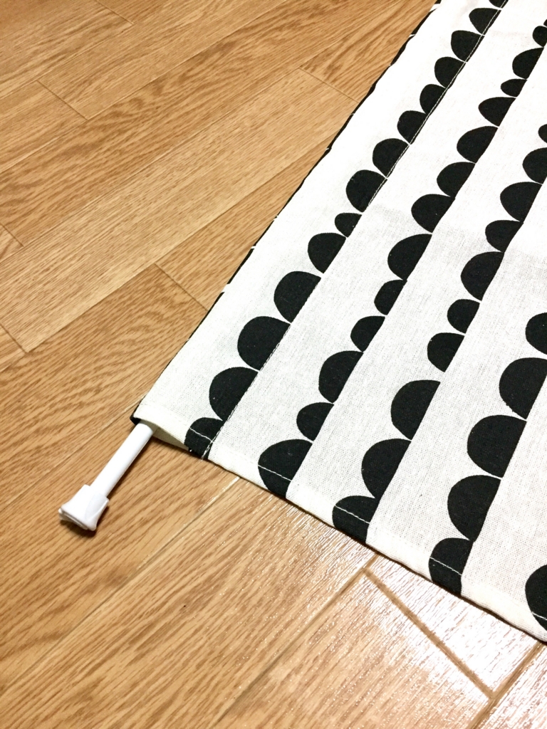ダイソー １００円ショップのカフェカーテンがかわいくておすすめです 絵本のある暮らし
