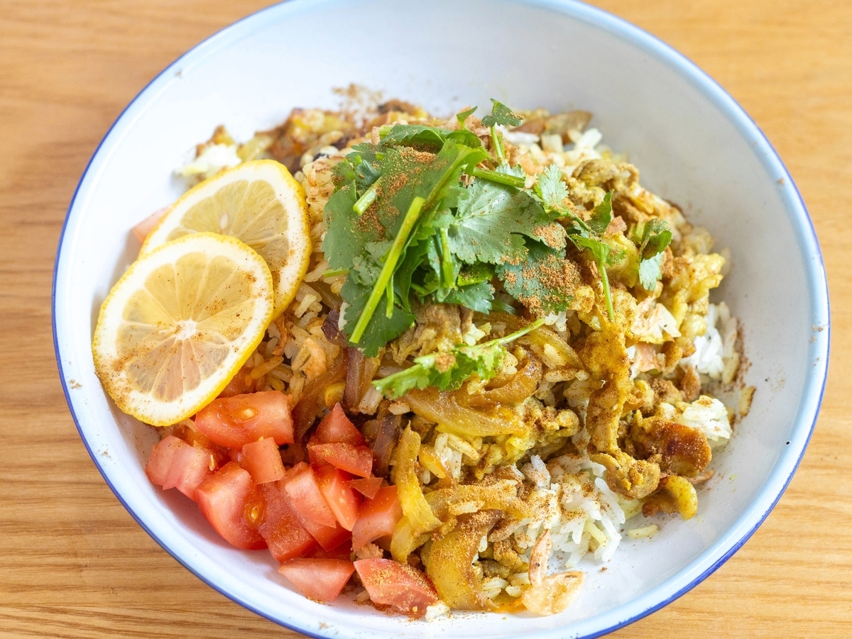 ジャスミンライス×フライパンでも作れる「ビリヤニ風豚こま炊き込みご飯」