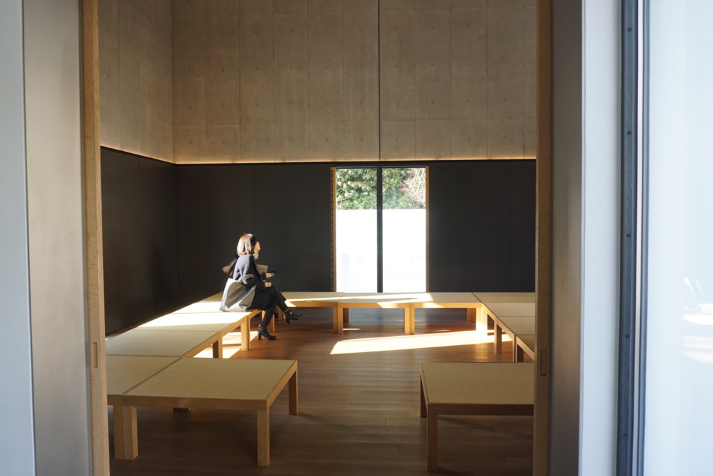 思索空間棟の中