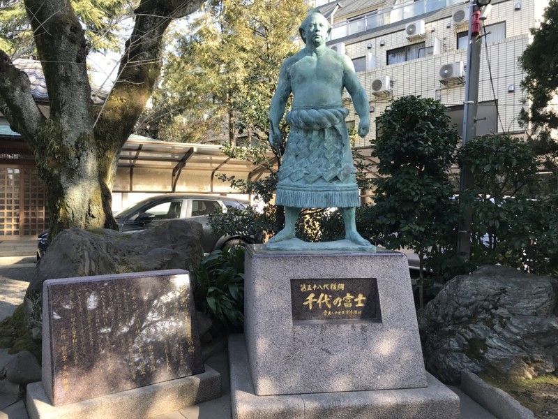 千代の富士の銅像