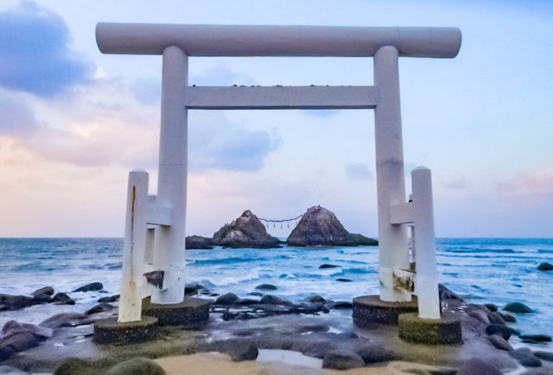 f:id:kiyo560808:20180612130905j:plain 桜井二見ヶ浦の夫婦岩