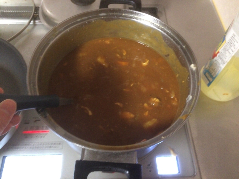 カレー煮込む２０１９/０５/０３