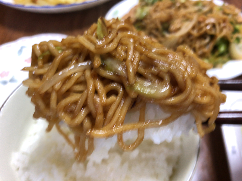 焼きそば掬う２０２２/０５/１９