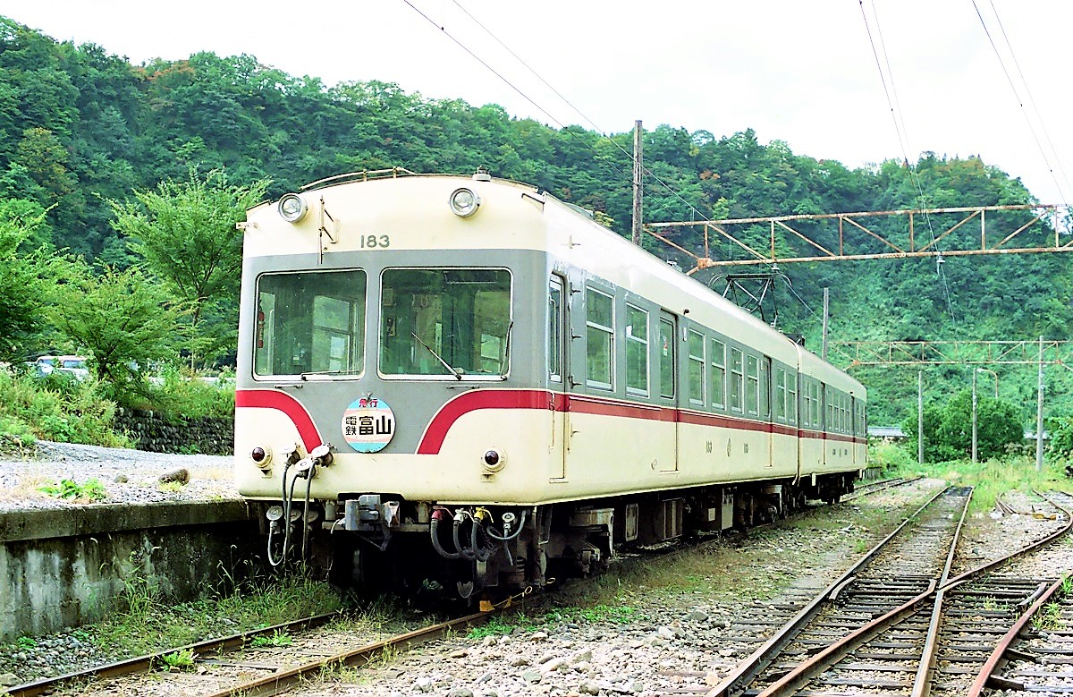 パーティを彩るご馳走や 富山地方鉄道五十年史 富山地鉄 昭和58年発行 919頁 ポスター