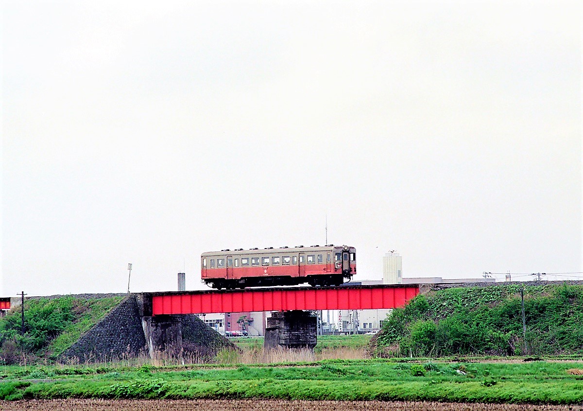 第1111話 1995年津軽：綺麗な桜と煤けた気動車（その2） - ローカル線