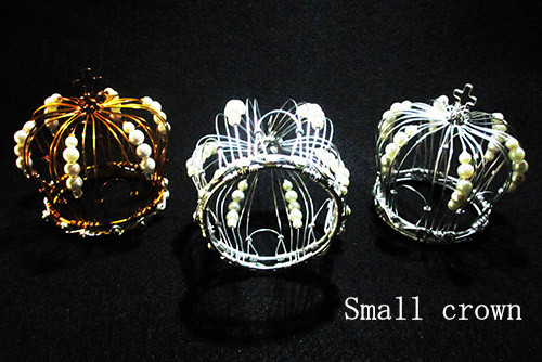 ♛ハロウィーンデザインの王冠まとめ売りです。♛合計401個 Teeny Tiny