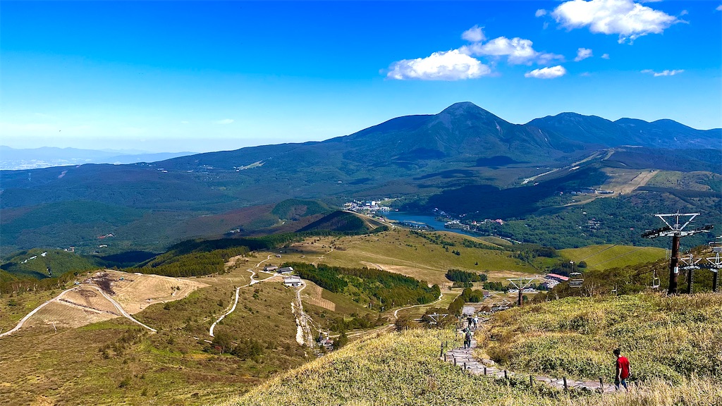 リフト降り、登山道も少し見えています。