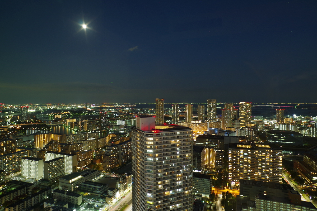 客室から見た西葛西がわの夜景。