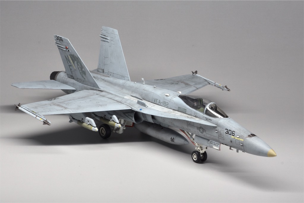 アカデミー 1/72 F/A-18C - 人の金でプラモが欲しい