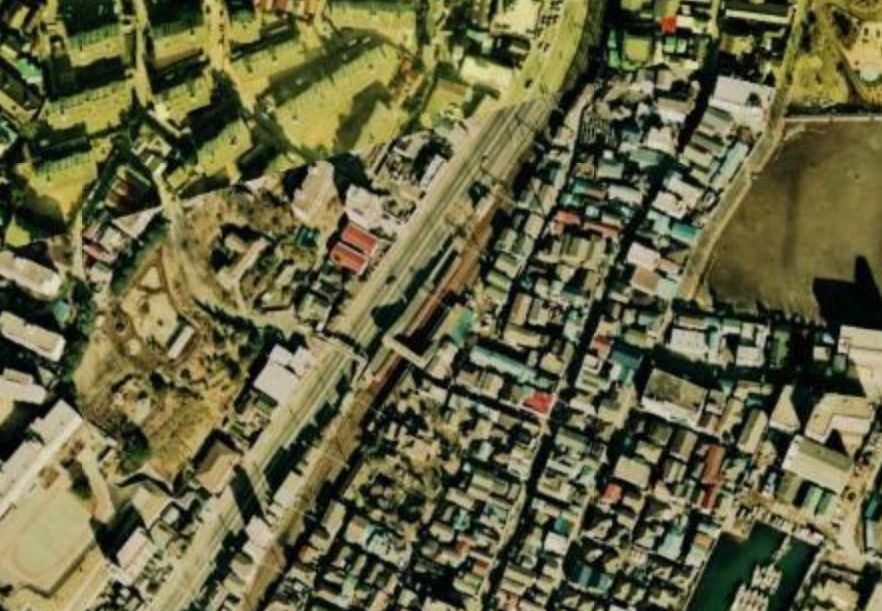 跨線橋付き鮫洲駅