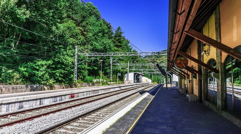 京急富岡の同名駅は近くにありません