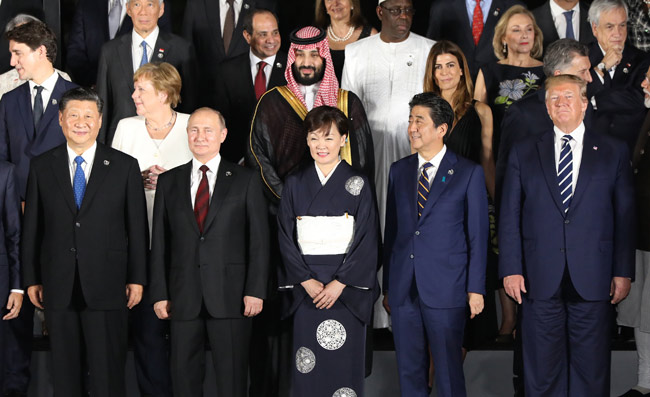 習近平 プーチン 安倍総理 トランプの集合写真