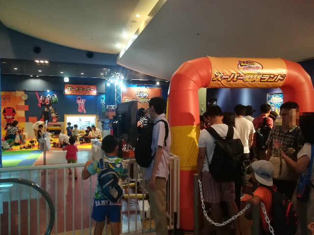 快盗戦隊ルパンレンジャーvs警察戦隊パトレンジャー ヒーローショー 東京ドームシティでルパパトと握手 女は知性