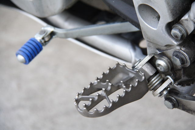 　　　　こーげんの WR250 Raid化計画 MRFﾁｰﾑ