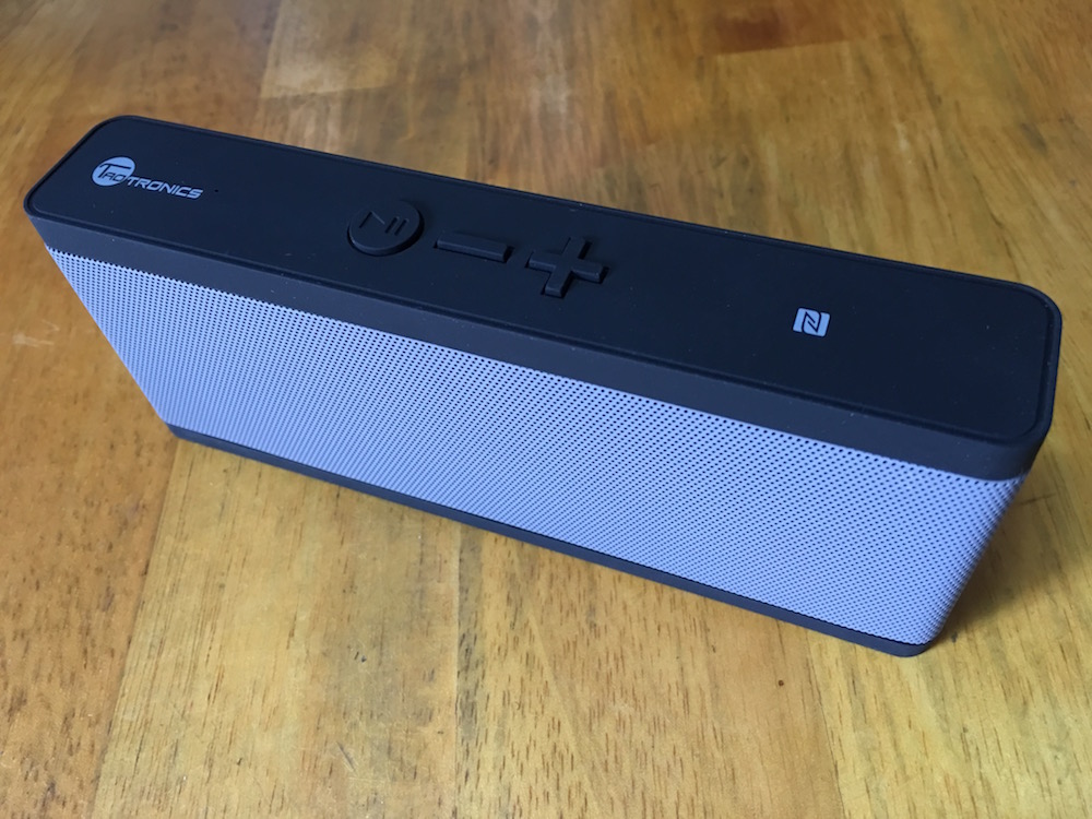 スピーカー上部のボタン スピーカー上部のボタン