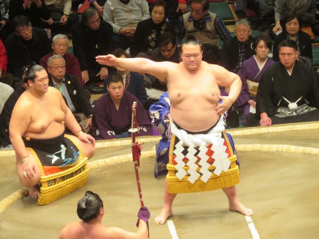 稀勢の里、現役引退 - Kobby loves 埼玉&レッズ