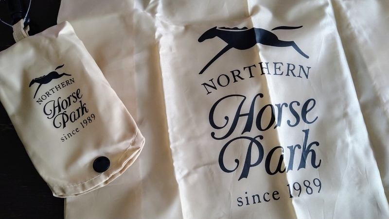 北海道土産】ノーザンホースパークのグッズ - 小紅色