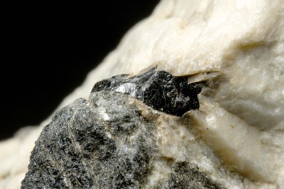 ユークセン石 福島県須賀川市塩田埋平雲水峰鉱山 | Mineral Market Blog