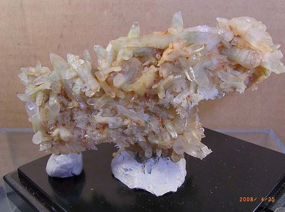 水晶(日本式双晶) Quartz(Japanese twin) 群馬県甘楽郡南牧村三岩岳