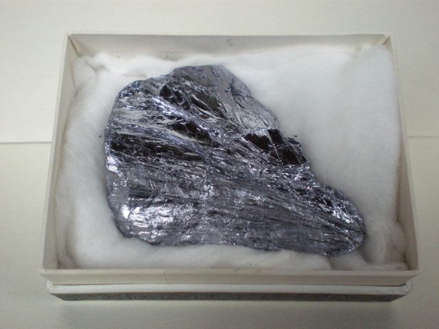 輝水鉛鉱 Morybdenite 岐阜県大野郡白川村平瀬鉱山 | Mineral Market Blog
