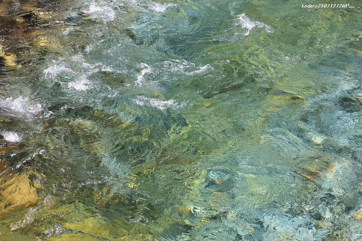 上高地を歩く 河童橋と梓川~穂高連峰を見る - 信州の自然と滝めぐり
