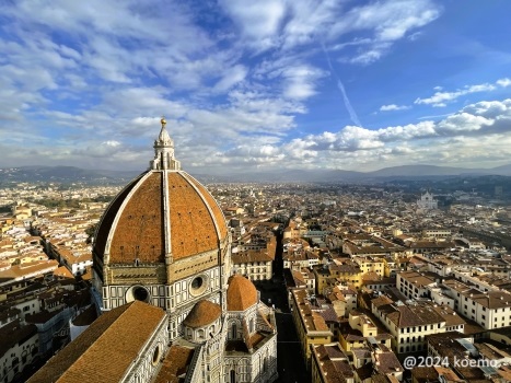 フィレンツェ旧市街 ヨーロッパの旧市街 フィレンツェ 縦構図の写真素材 [80346268] - PIXTA