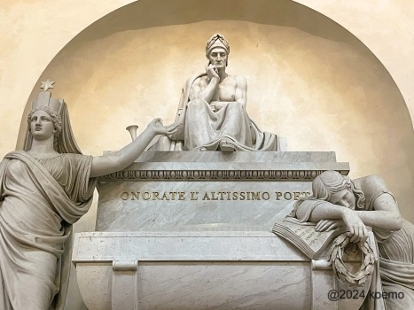 サンタクローチェの裏庭 330px-Santacrocefachada.jpg