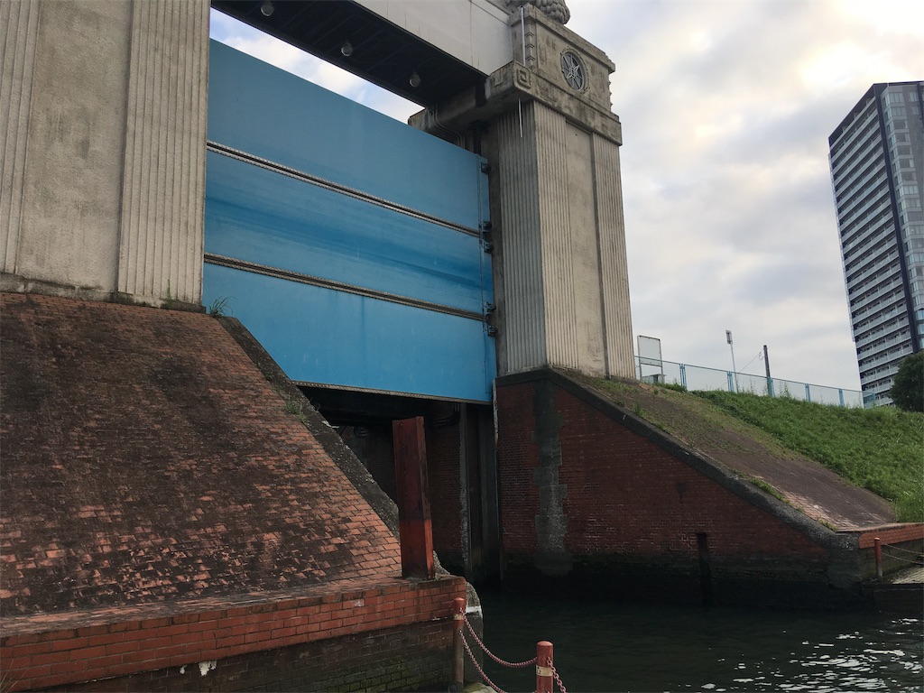川崎河港水門 川崎市川崎区港町 - 週末は古墳巡り
