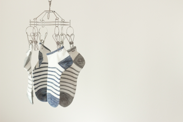 お気に入りの靴下の断捨離。「捨て基準」は「毛玉?」それとも「穴