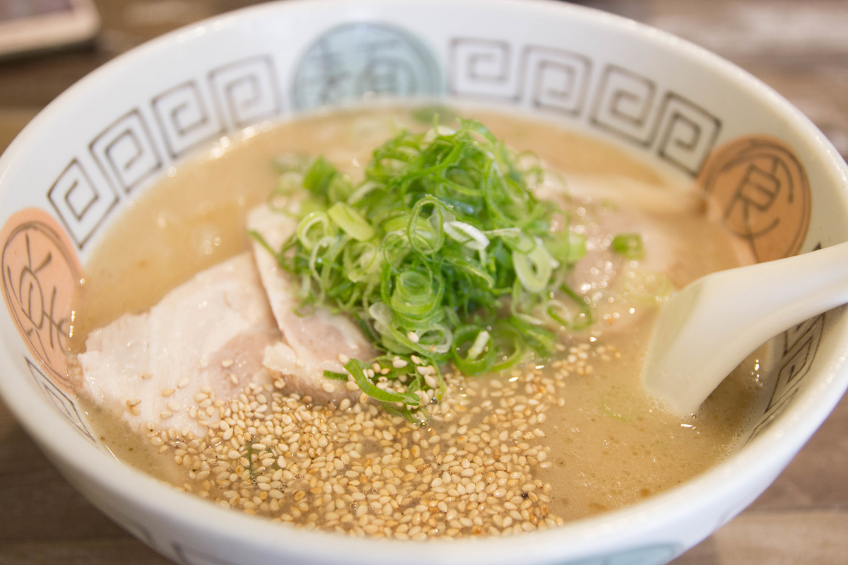 博多豚骨ラーメン　亮亭