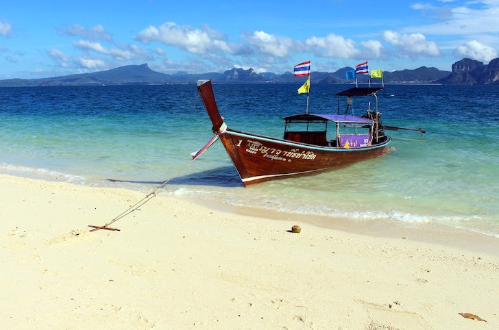 タイのポダ島の海辺