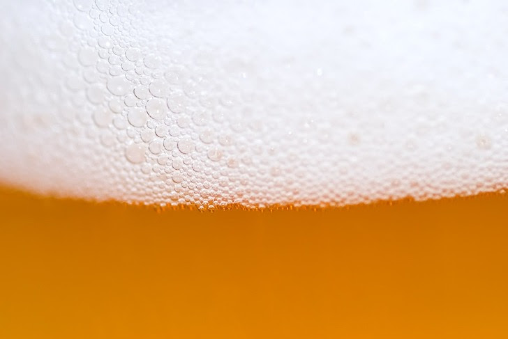 ビールと泡