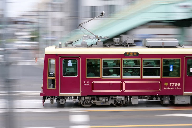 運行する東京さくらトラムこと都電荒川線の路面電車
