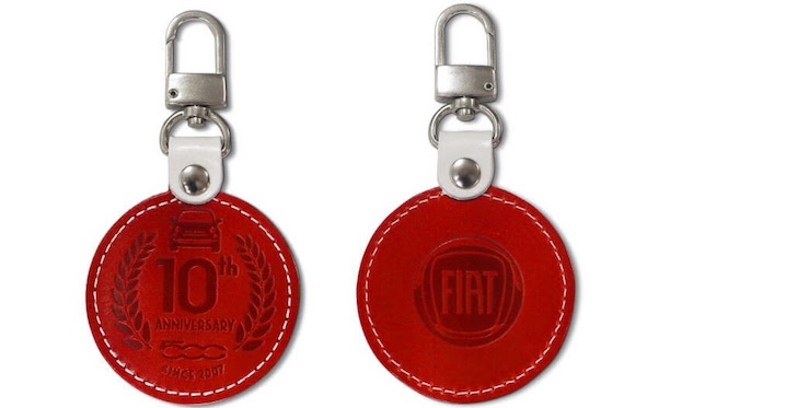 FIAT 500 Super Pop 10th Anniversaryの特別装備であるFIAT 500 10th Anniversary レザーキーリング