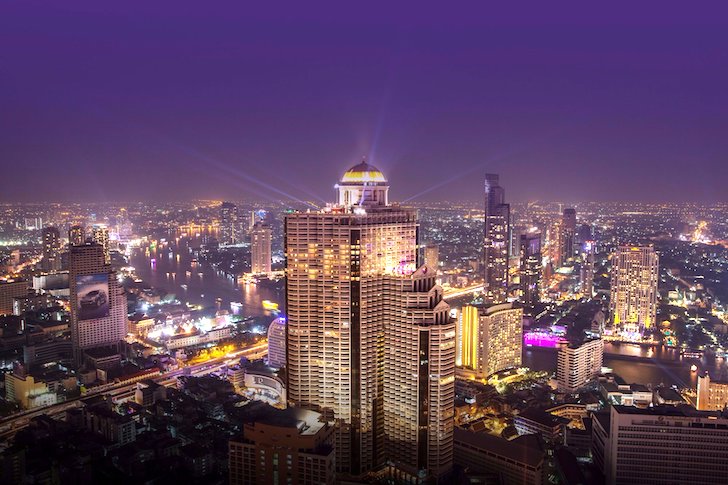 夜のルブア アット ステート タワー