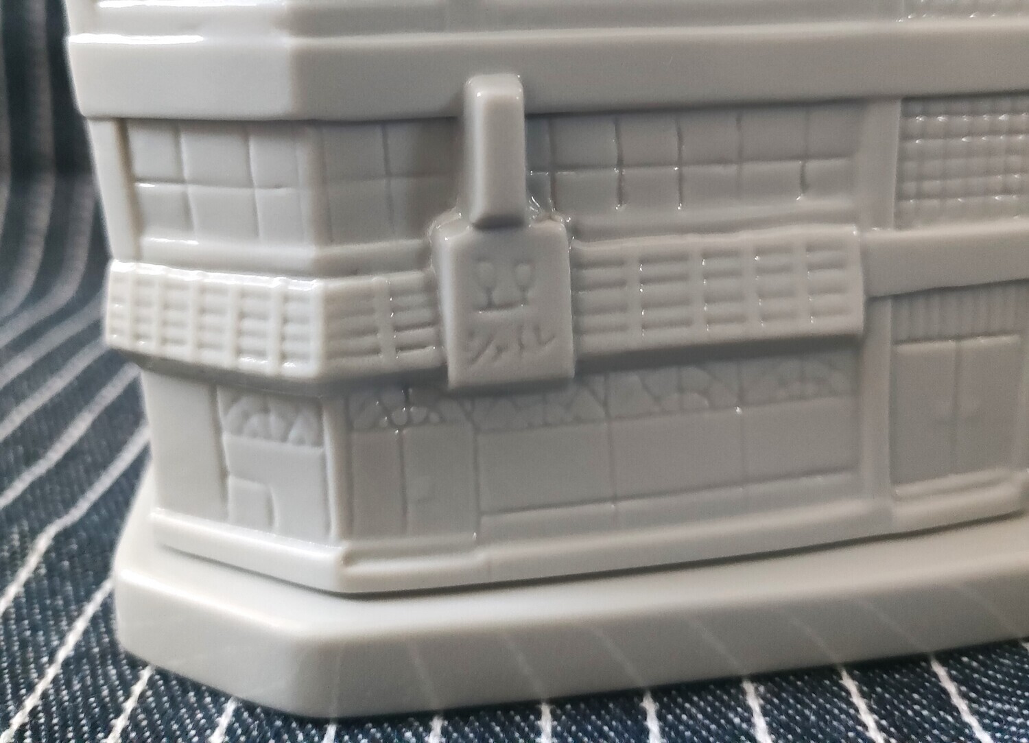 数量限定品　ネオユートピア　市川ビル　ソフビ　貯金箱 Amazon.co.jp: 品 ネオユートピア 市川ビル ソフビ 貯金箱 : ホビー