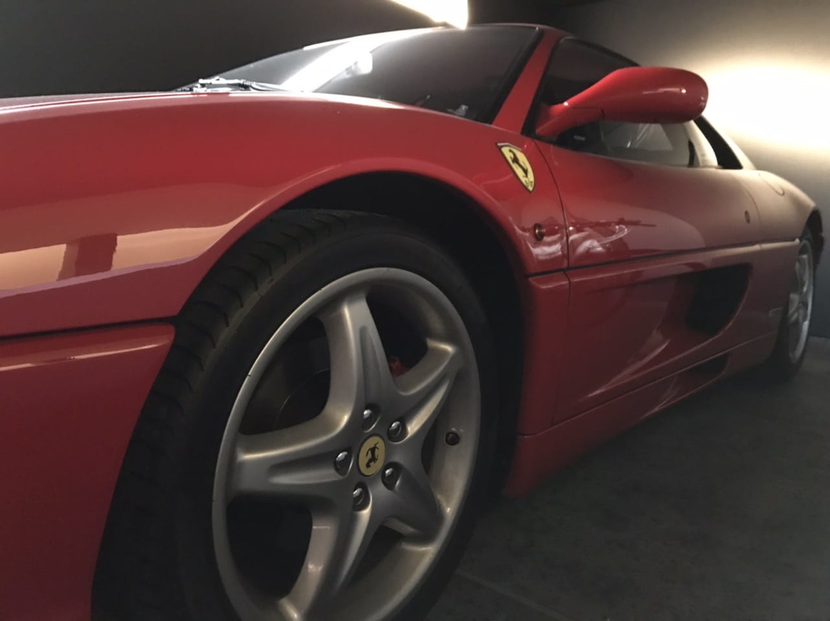F355 berlinetta 中期型　ベルリネッタ 名車への道】'99 フェラーリ F355 ベルリネッタ：旬ネタ｜日刊