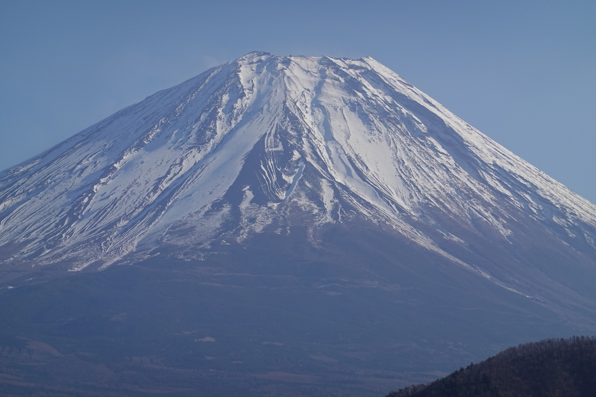 本栖湖の浩庵キャンプ場。富士山。8倍ズーム。