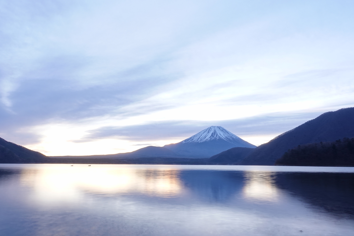 本栖湖の浩庵キャンプ場。富士山。ズームなし。