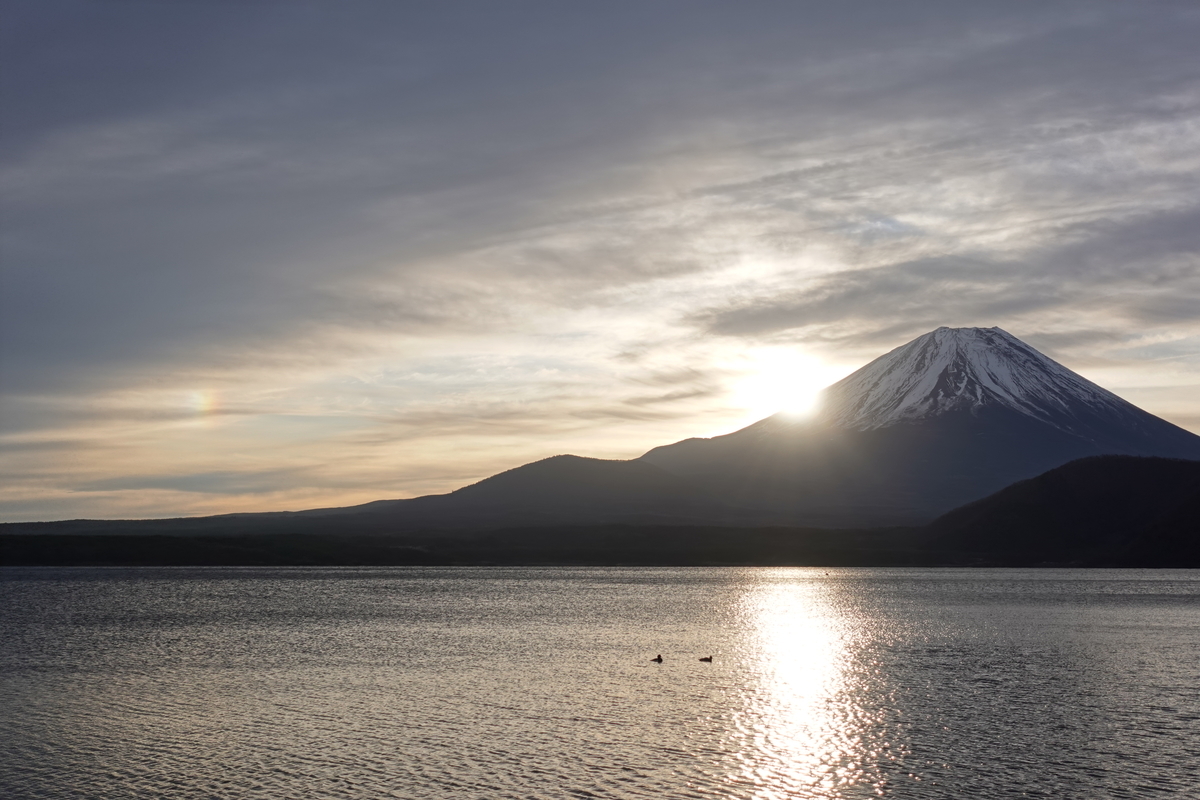 本栖湖の浩庵キャンプ場。富士山。1.8倍ズーム。