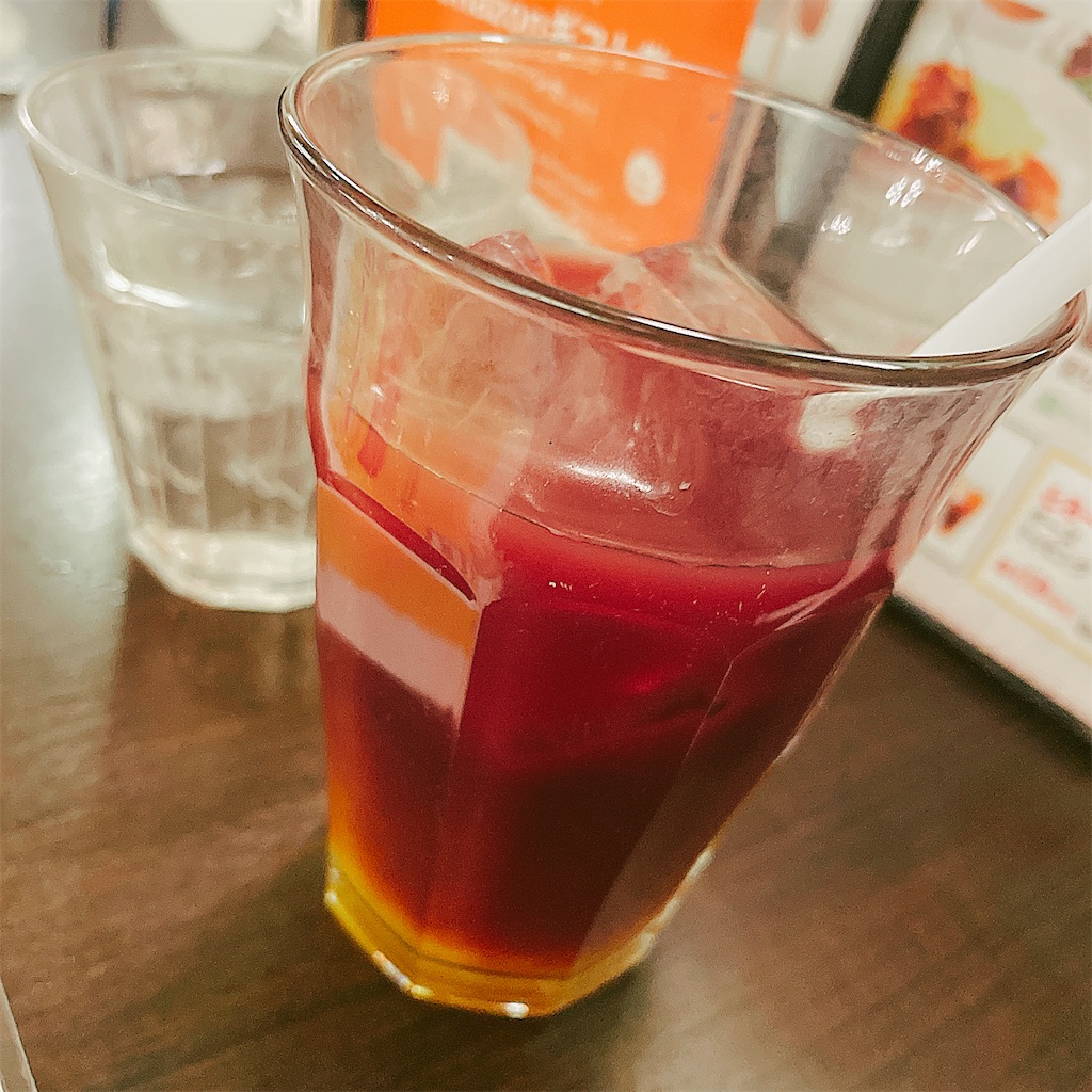 しゃぽーるーじゅのアサイーマンゴーのドリンクの写真。